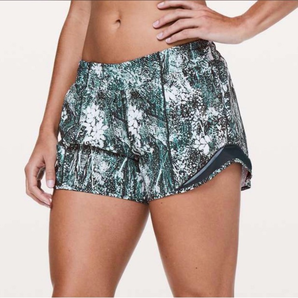 Lululemon Hotty Hot Short 4”